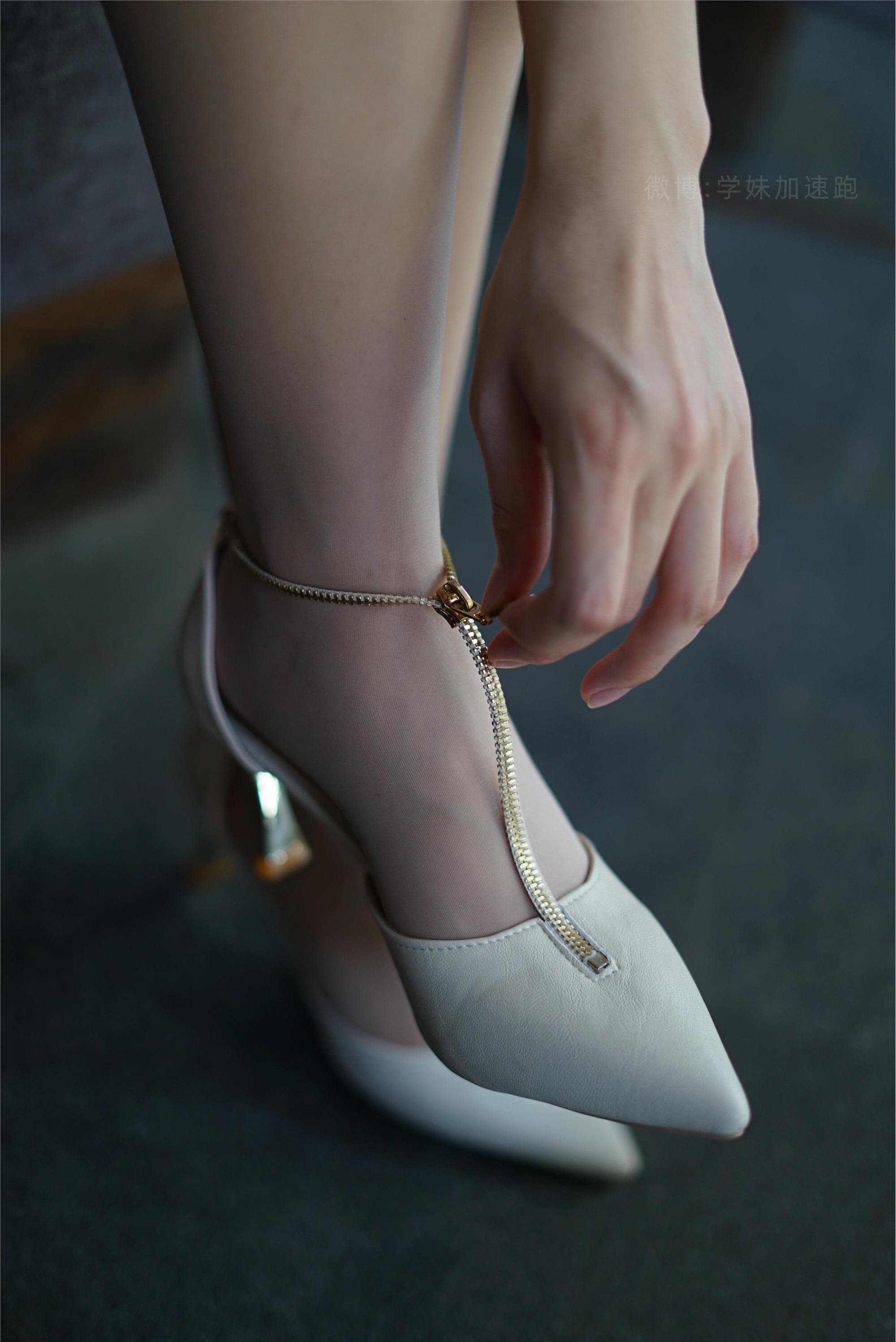 学妹加速跑 XM053《灰裙下的丝-玲玲》